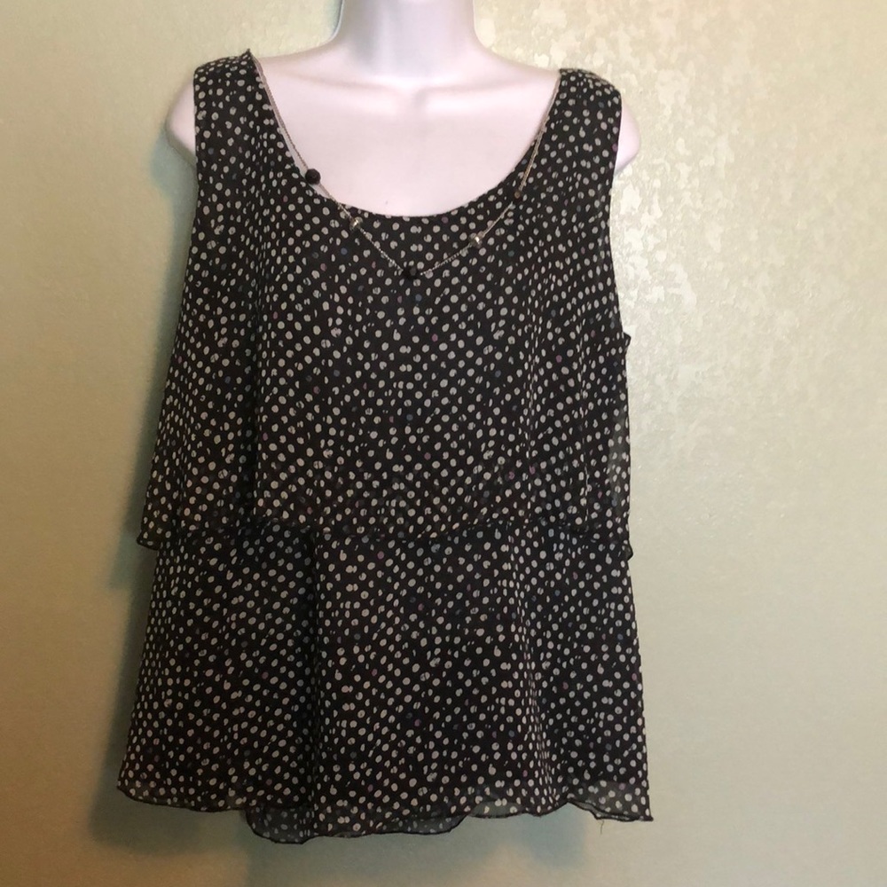 Ruffles tank w jewelry attachment